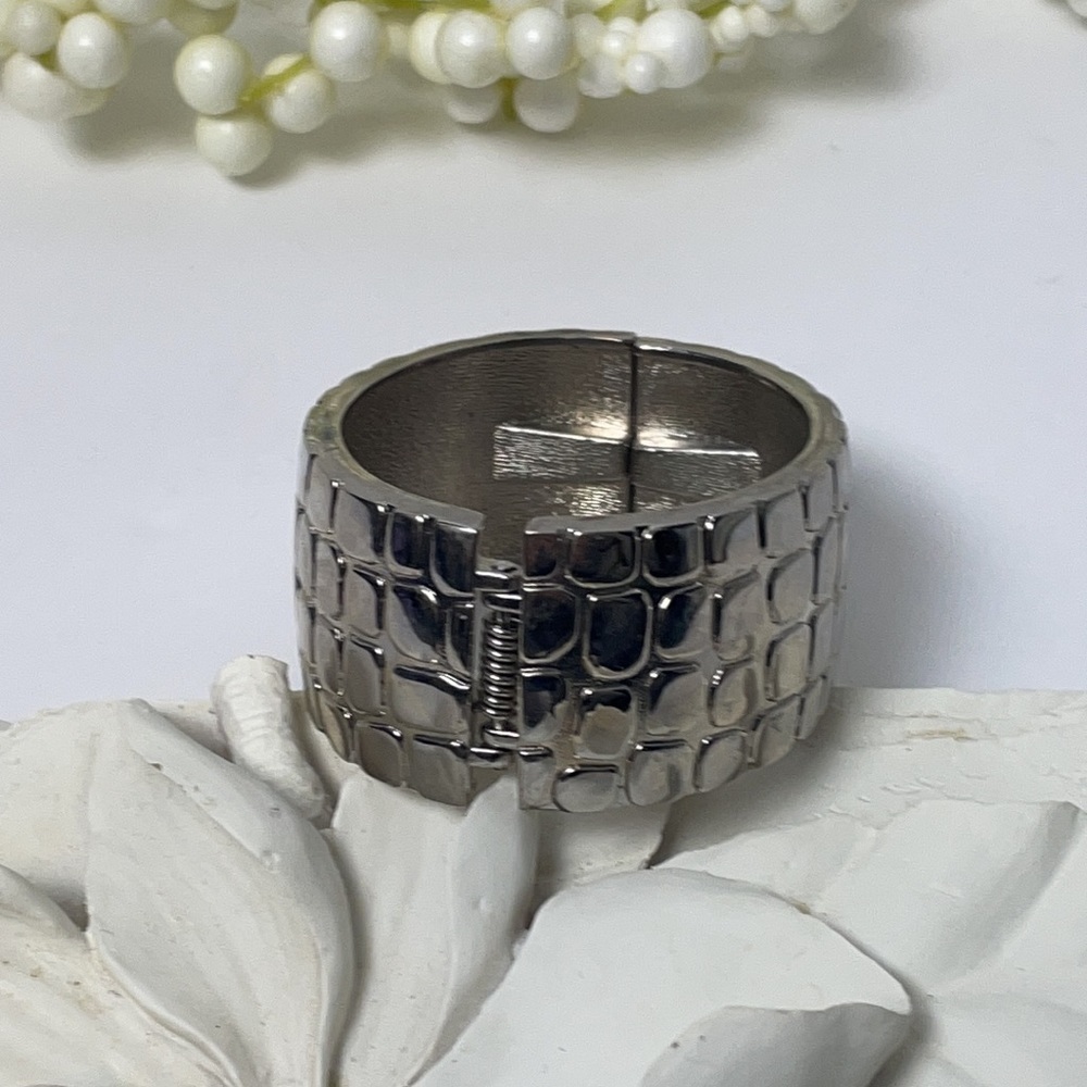 Silver Clamp Bracelet Turtle Shell Design - Picture 4 of 8